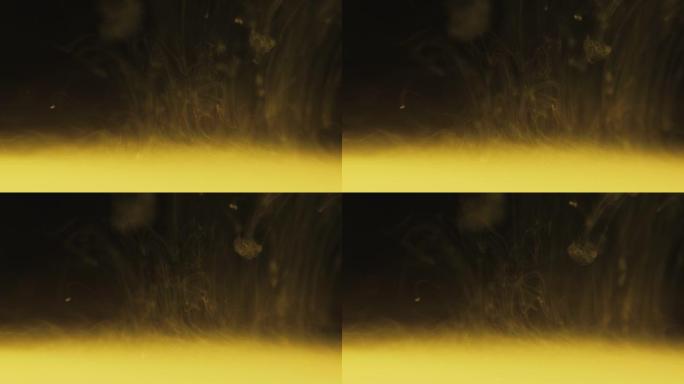 黄色背景下悬浮在水中的烟雾状白色墨水