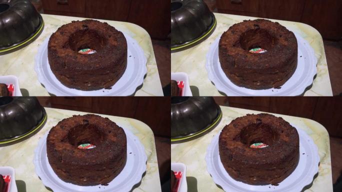 4k厨房餐桌上自制布丁蛋糕的特写