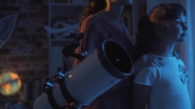 姐妹们用专业望远镜一起观星