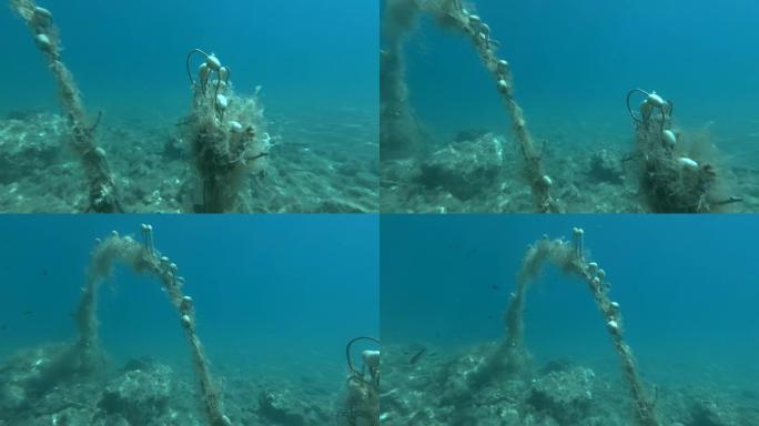 带有浮标的丢失渔网位于海底。幽灵渔具的问题 -- 任何被遗弃、丢失或以其他方式丢弃的渔具。它是最有害