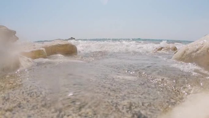 海浪溅起相机