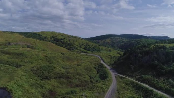 山上空荡荡的道路。萨哈林岛