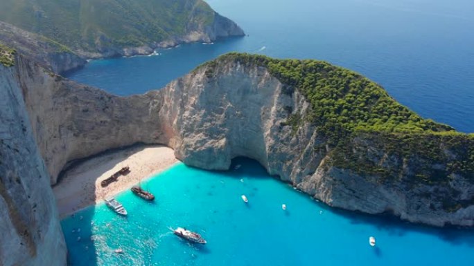 希腊著名的纳瓦焦沉船海滩上的4k视频无人机视图
