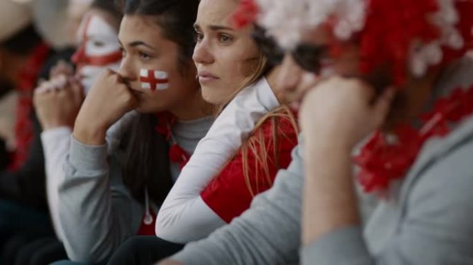 失望的英格兰足球迷在体育场