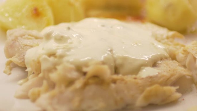 羊乳酪酱和土豆食品法国餐厅烹饪健康概念自制专业特写晚餐美食鱼粉美食