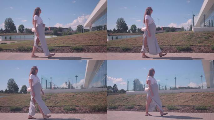 孕妇在城市户外散步