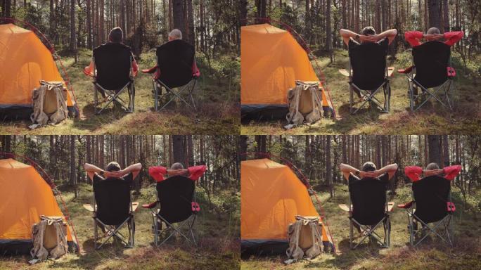 人们在森林露营地的野营椅上放松，享受大自然
