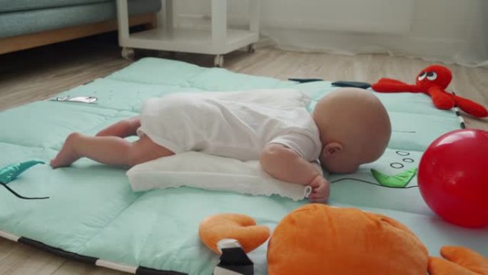 婴儿运动婴儿提头躺在肚子上活动游戏垫