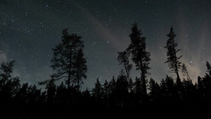 夜空中移动的星云的消失