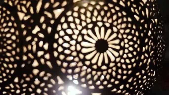 带有复杂花卉图案的摩洛哥阿拉伯黄铜灯的抽象特写镜头。摩洛哥和阿拉伯灯设计的概念。
