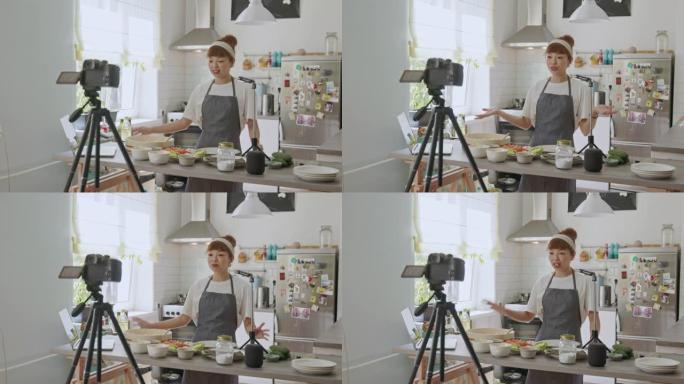 日本女性视频记录器在家里举行的虚拟烹饪课活动中向所有人致意