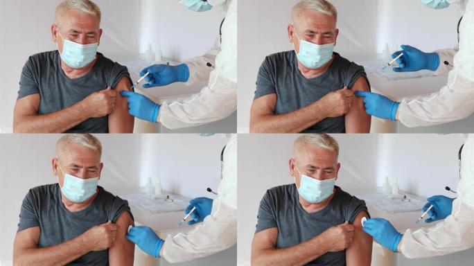 老年人接种疫苗。戴着口罩的老人正在接种疫苗。医生给电晕病毒注射疫苗的病人。新型冠状病毒肺炎流感保护。
