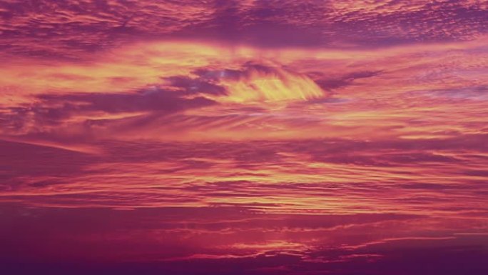 梦见大海上雄伟的紫粉落日，延时