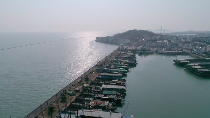 4K航拍苏州太湖渔港村，渔船停泊在港湾里