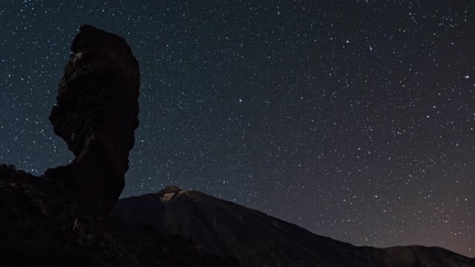超快星空在Teide火山和Los Roques de Garcia岩石上移动，Teide国家公园，特