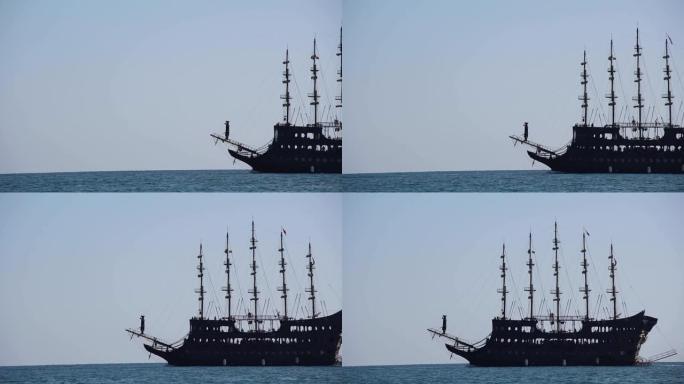 五桅老式船从海上框架的右到左角经过的普通镜头