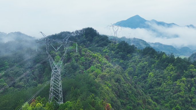 深山里的高压电传输电塔中国基建电网