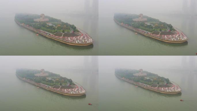 雨天长沙市滨江岛著名纪念碑拥挤公园航拍全景4k中国