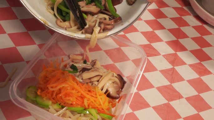 饭盒打包石锅拌饭食材各种蔬菜装饭(1)