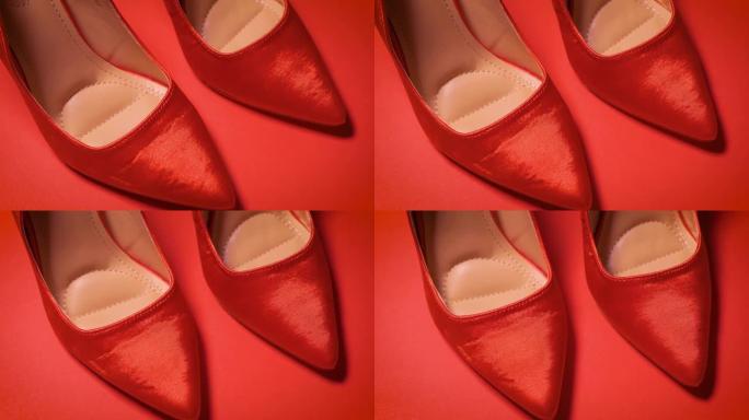 极简主义背景上美丽的红色高跟鞋