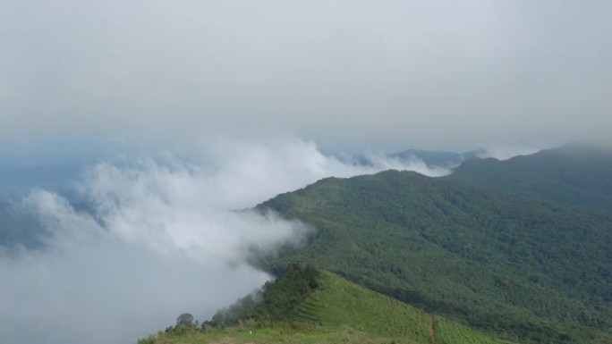 俯视晨雾和层层叠叠的视点