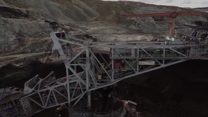 开采煤斗轮挖掘机空中无人机远射露天矿的重型采矿机