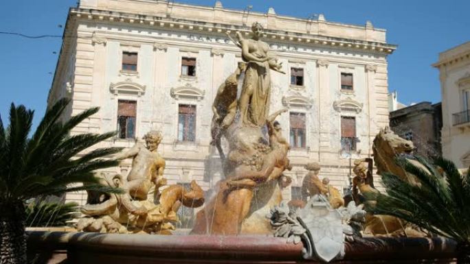 意大利西西里岛锡拉丘兹老城阿基米德广场上的戴安娜喷泉