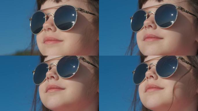 儿童太阳镜中的大海。