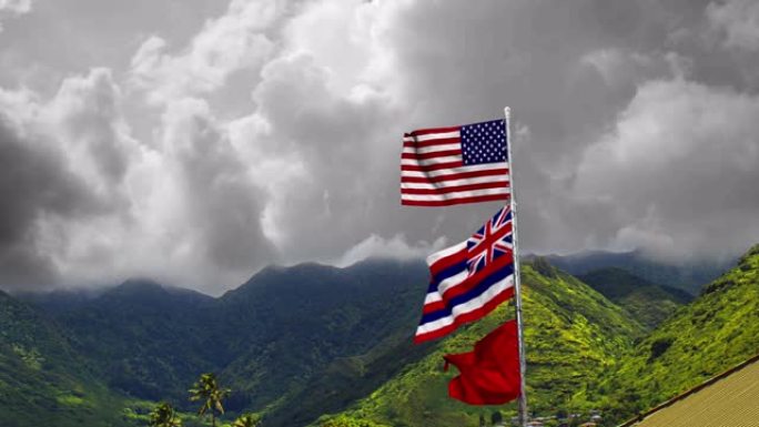 夏威夷檀香山美国国旗。阴天在夏威夷绿山的美国国旗