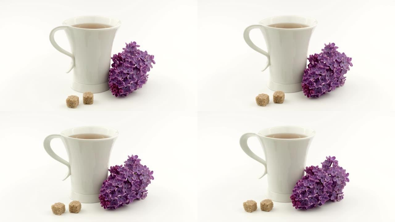 茶杯、红糖和紫丁香。白色背景。