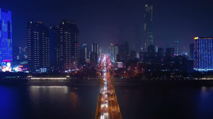 夜间照明长沙市市区滨河交通桥街路空中全景4k中国