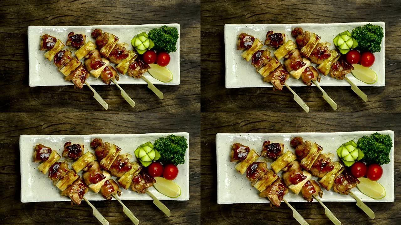 烤鸡和韭菜烤鸡串洋葱日式食物