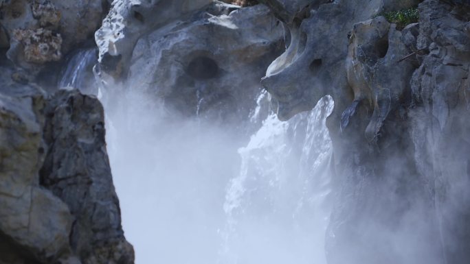 中式园林太湖石假山烟雾妖娆