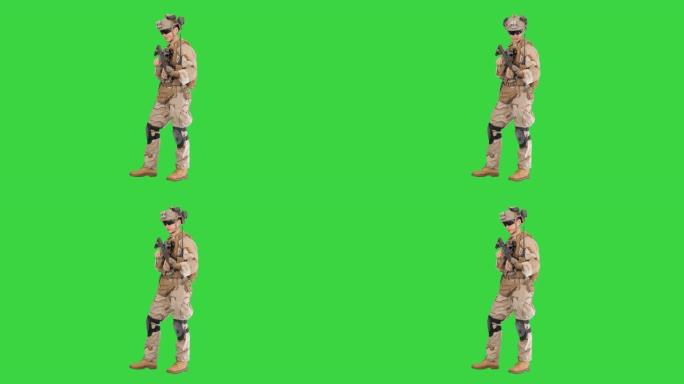美国海军陆战队员站在绿色屏幕上说话，色度键