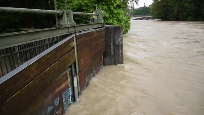 慕尼黑市中心伊萨尔河的高水位
