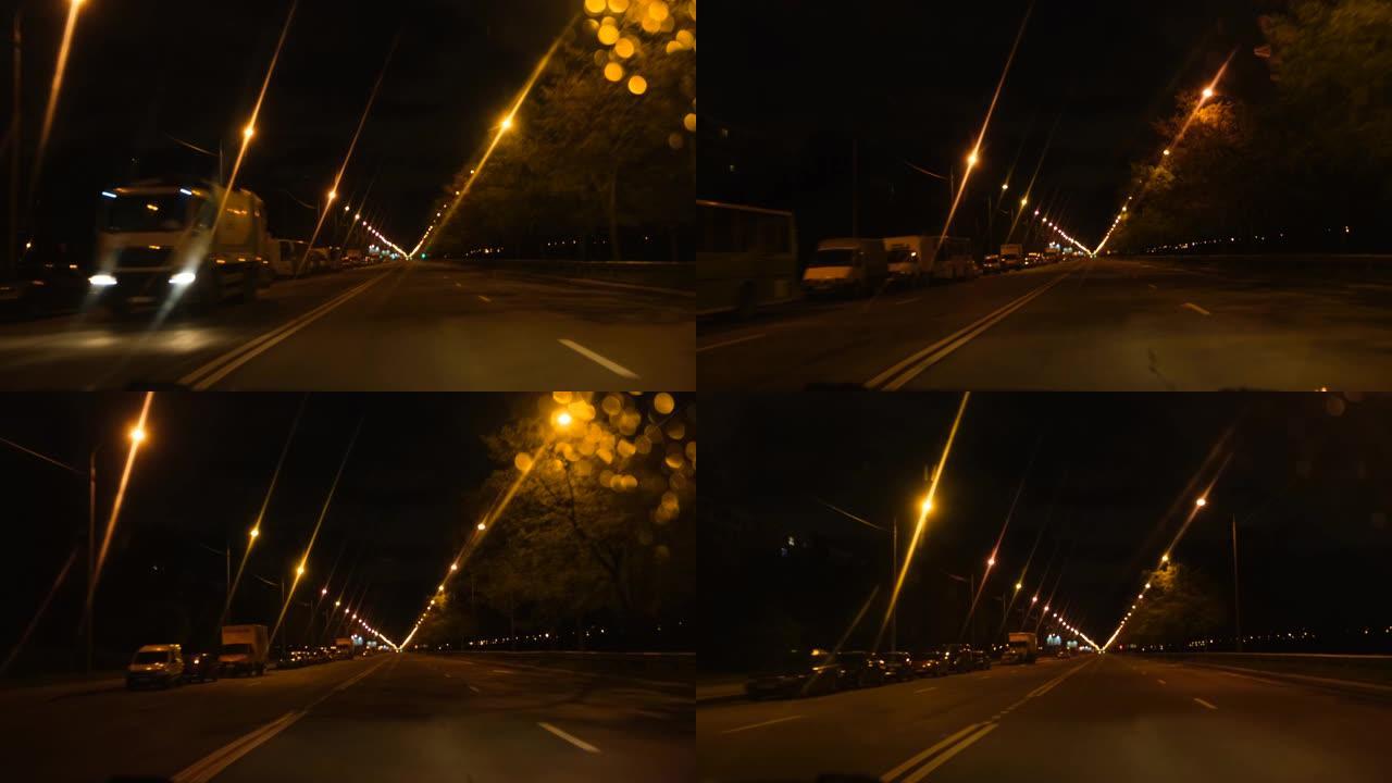 4k。从高速汽车的窗户在空荡荡的城市街道上夜间行驶，雨后的steet光线模糊
