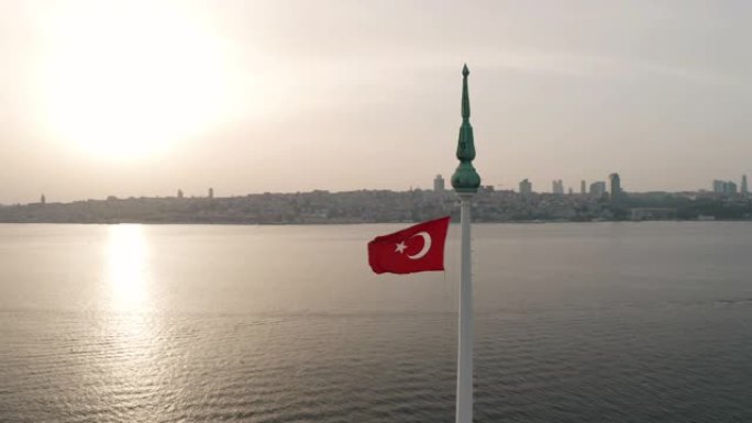 少女塔和土耳其国旗的鸟瞰图。土耳其的4k镜头