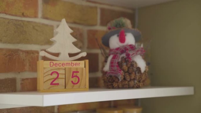 12月25日，日历。雪人。圣诞装饰品。
