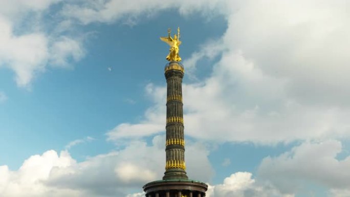 柏林胜利柱与移动的云层缩时