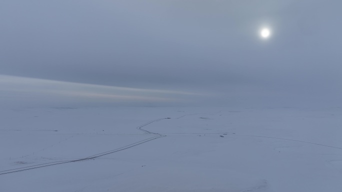 航拍冰雪覆盖的苍茫草原