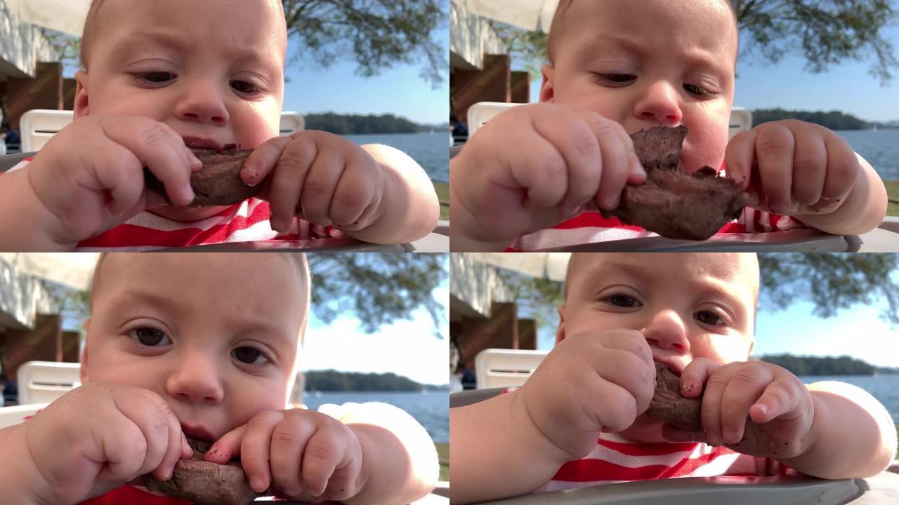 婴儿脸吃一块肉的特写