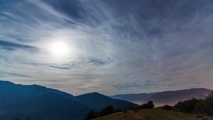 在Carpathuan山顶上短暂的多云夜晚