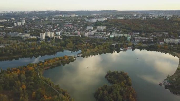 回声公园湖上空的航拍画面。秋天的城市公园。基希涅夫摩尔多瓦共和国首都。