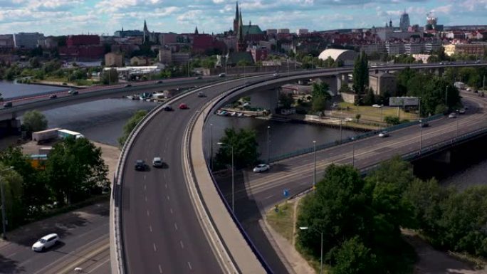 波兰道路、高架桥和什切青全景的鸟瞰图