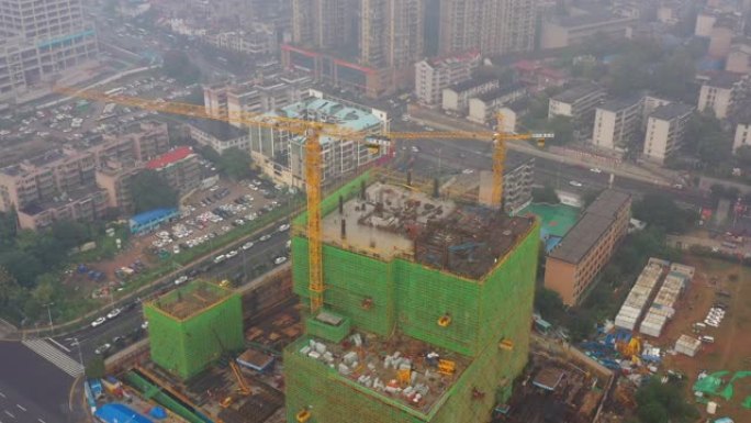 雨天长沙市滨江湾巨大建筑场空中全景4k中国