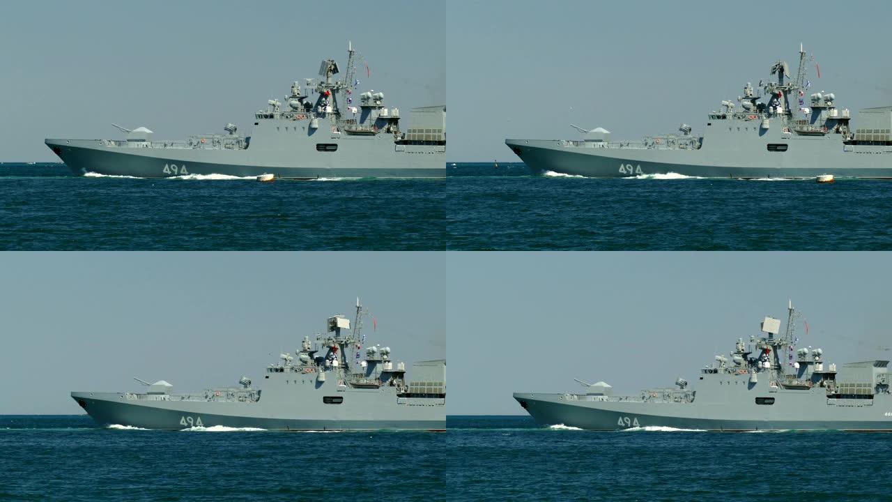 现代导弹护卫舰和潜艇在海上训练