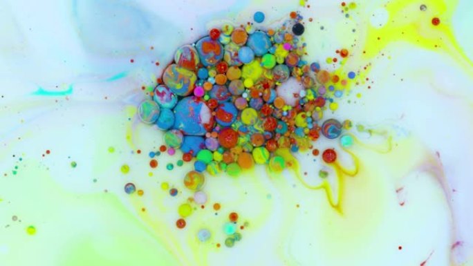 彩虹液体涂料与墨球/球的反应
