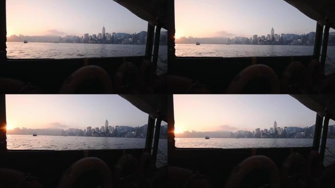 维多利亚港边的壮丽日落风景，乘坐渡轮巡游时，香港天际线全景