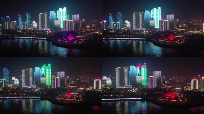 青岛市夜间市区照明湾著名纪念碑广场空中全景4k中国