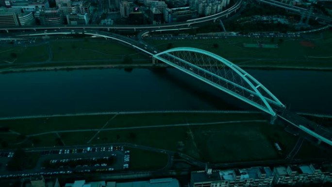 空中拍摄与台北桥及道路交叉